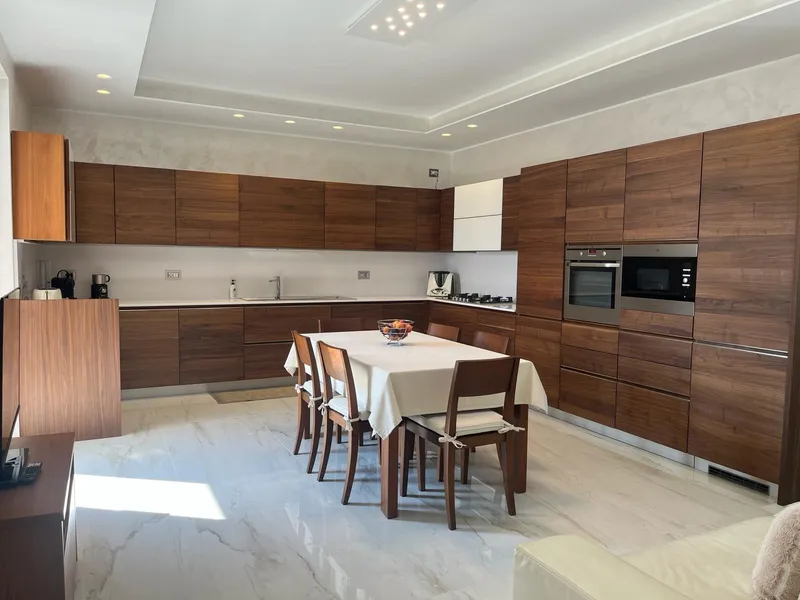 Cucina in noce massello canaletto