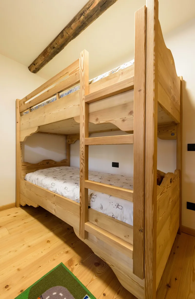 Struttura letto artigianale in legno